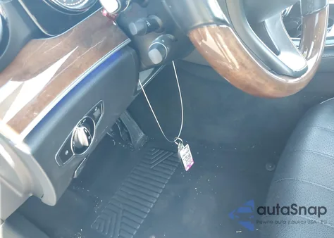 2017 Mercedes-Benz E 300 z USA, uszkodzony, nr VIN WDDZF4JB5HA175434